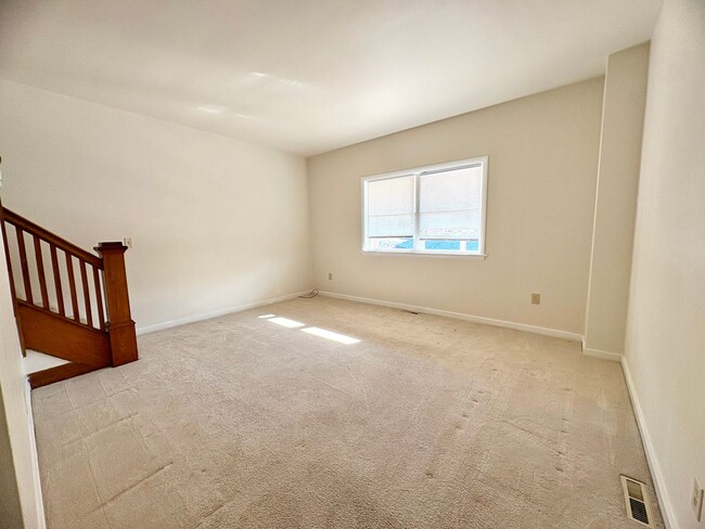 Building Photo - 501-503 E High St