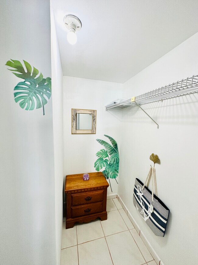 Building Photo - 1800 Collins Ave