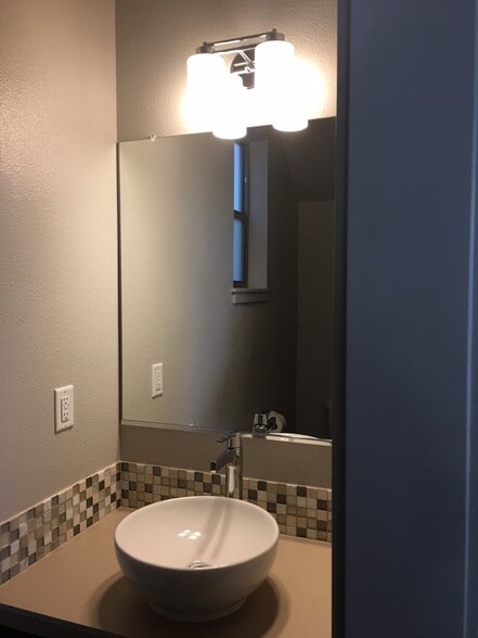 Building Photo - 14450 SW Aiken Ln