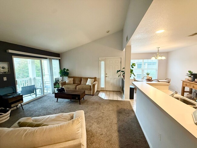 Building Photo - 5225 White Willow Dr