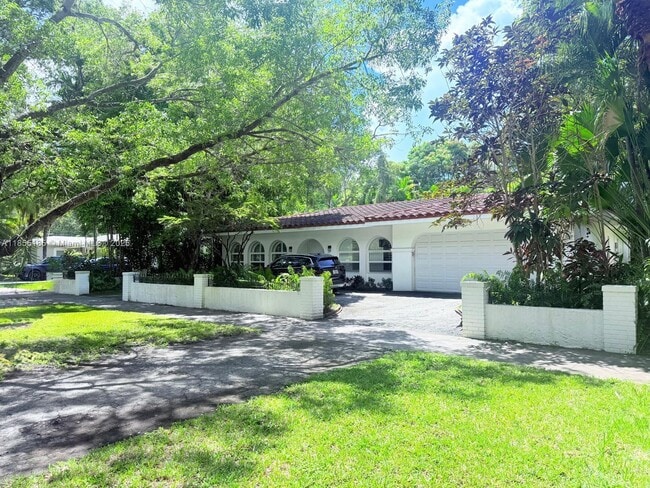 Building Photo - 810 Anastasia Ave