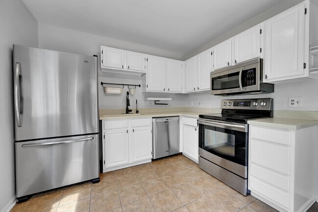 Building Photo - $2,800 - 3 Bed,  2.5 Bath Townhome in Arva...