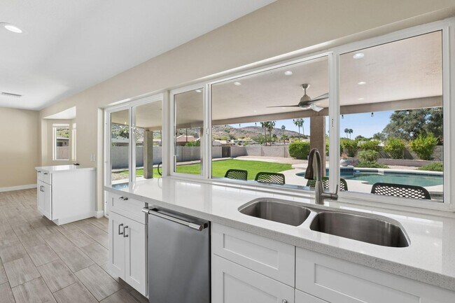 Building Photo - 13222 N 1st Ave