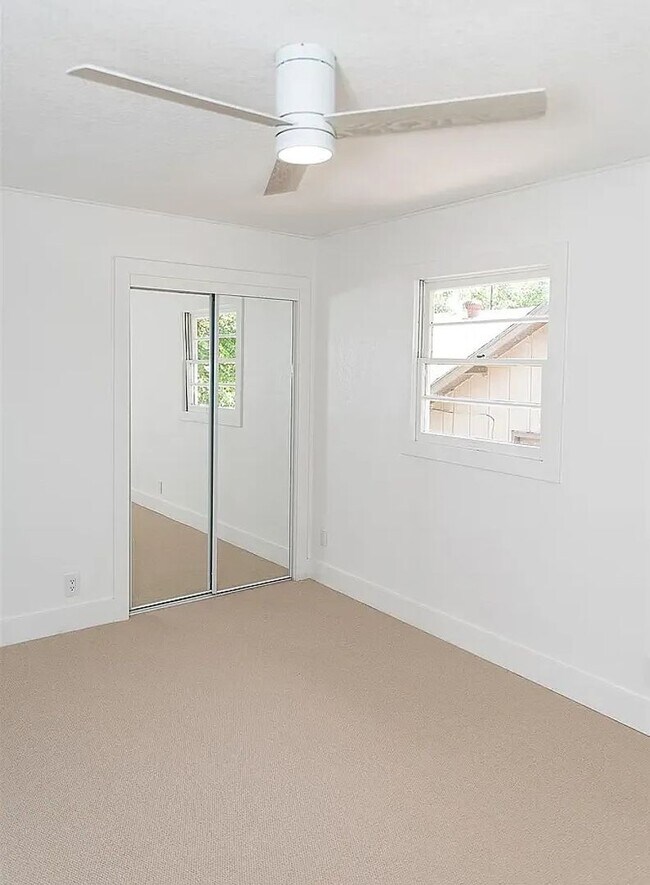 Building Photo - Spacious 4-Bedroom / 2-Bath Home in Wichit...