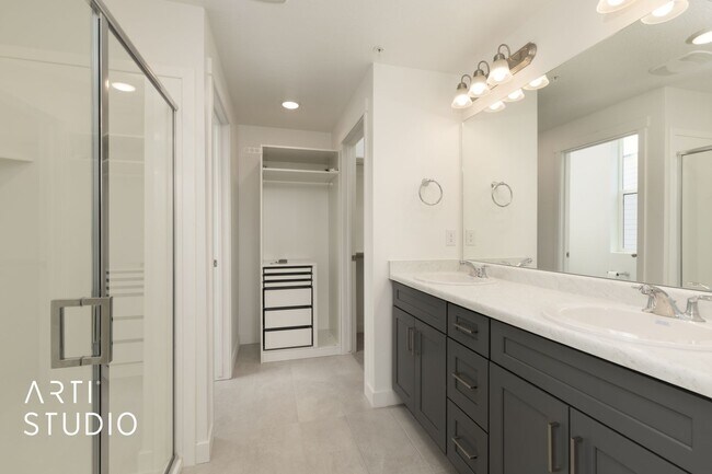 Building Photo - Modern Comfort in Midvale – 3 Bed, 2 Bath ...