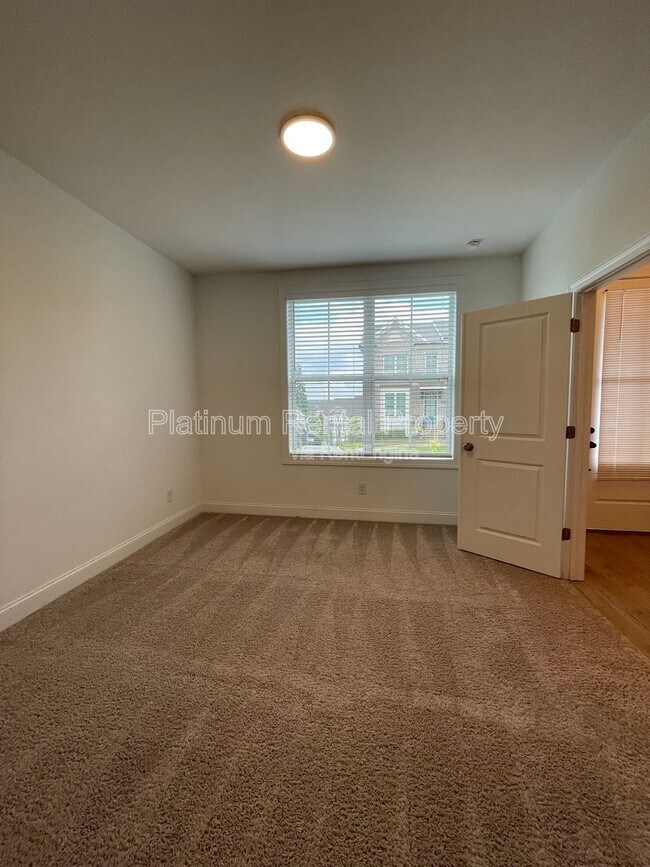 Building Photo - 5221 Riden Ct