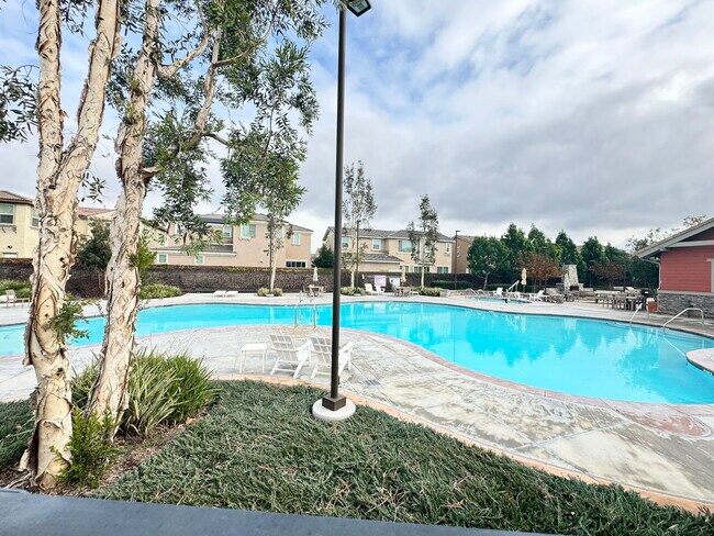 Building Photo - 3274 E Denali Dr