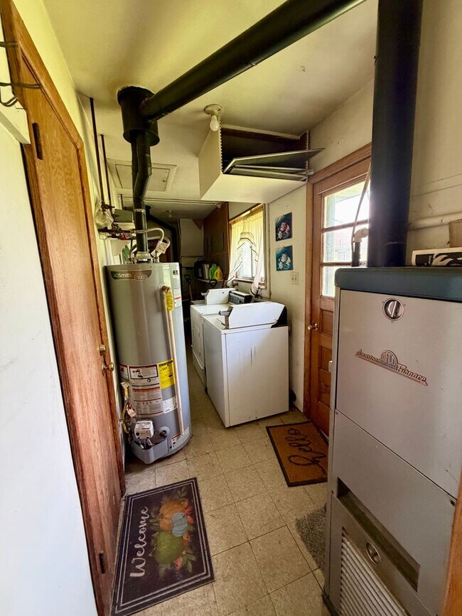 Building Photo - 1001 Basilone Dr