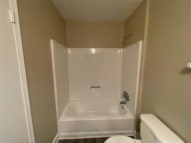 Building Photo - 55 Hunt Ridge Dr