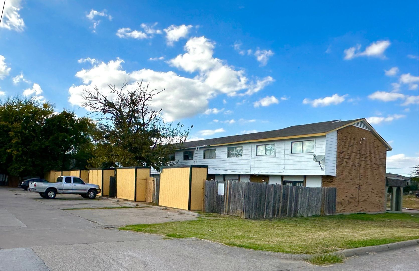 Building Photo - 2405 Doreen St