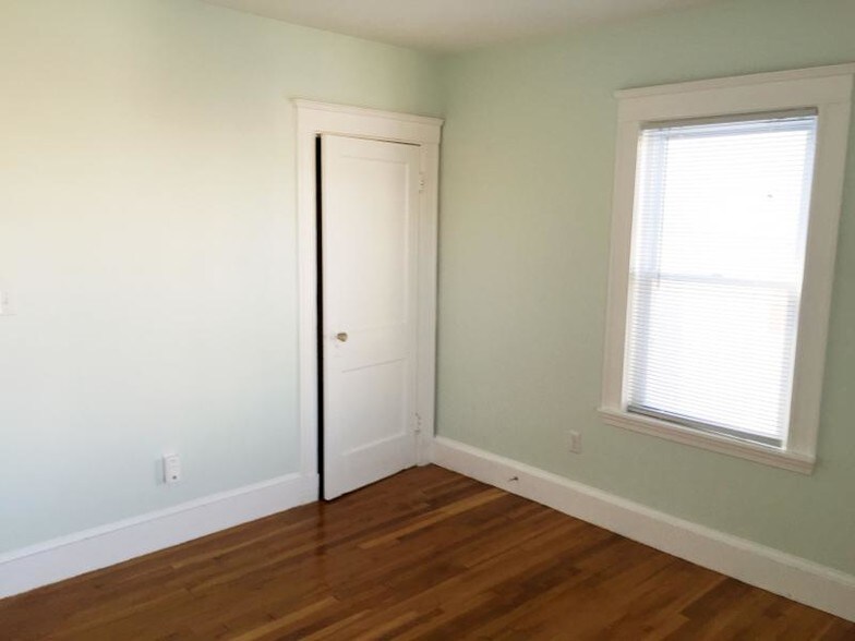 Building Photo - 30 Hillside St