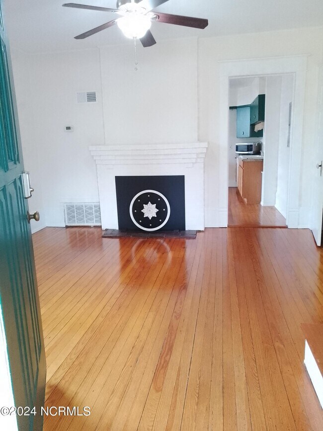 Building Photo - 407 E Main St