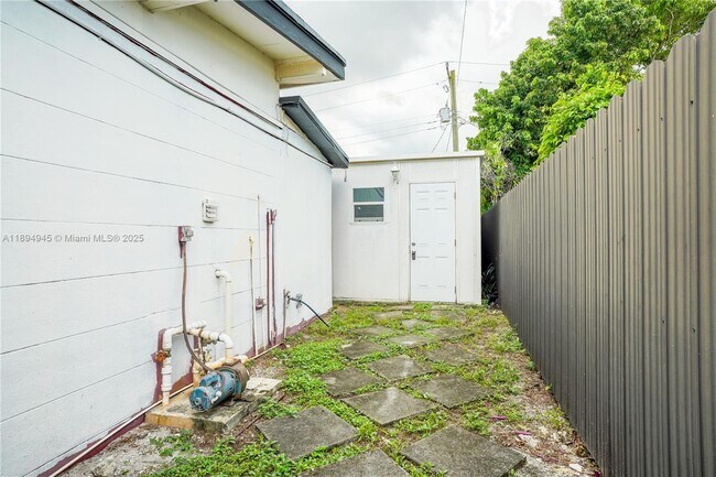 Primary Photo - 840 NW 170th Terrace