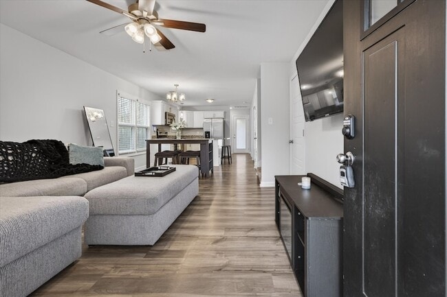 Building Photo - 409 Hillside Dr