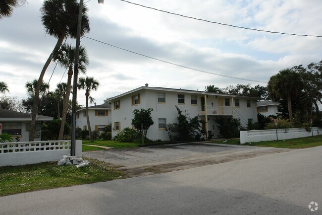 Building Photo - 1700 S Palmetto Ave
