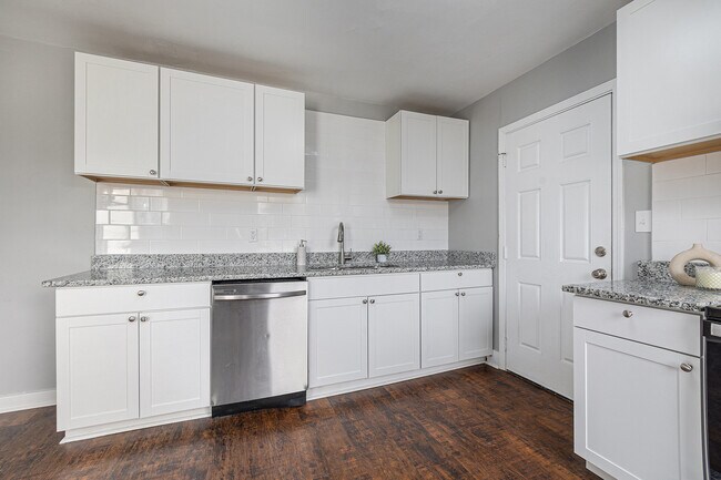 Building Photo - 701 9th Ave S