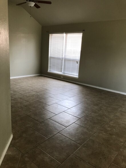 Building Photo - 713 Cooper Ln