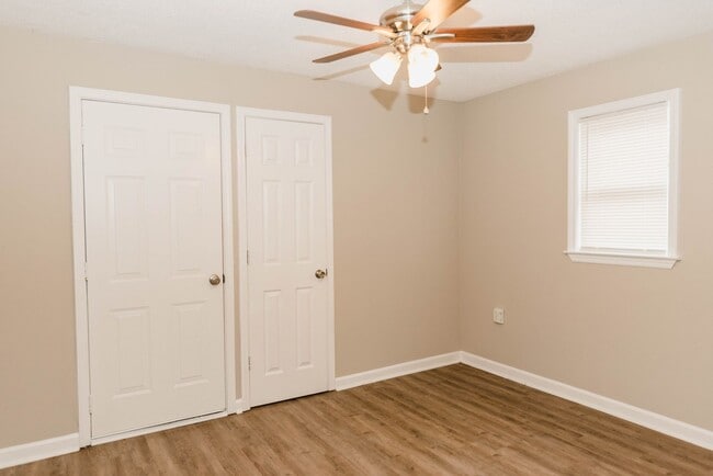 Building Photo - 2780 Hall Dr SE