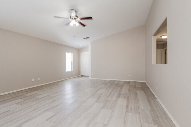 Building Photo - 11638 W Carol Ave