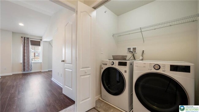 Building Photo - 358 Redclover Ln