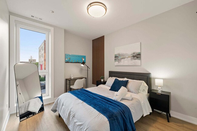 Building Photo - 2344 W Polk St