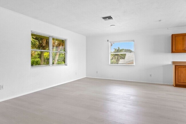 Building Photo - 7810 S Tropical Trail