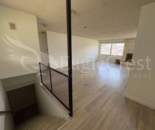 Building Photo - Three Bedroom, Two Bathroom House plus bon...