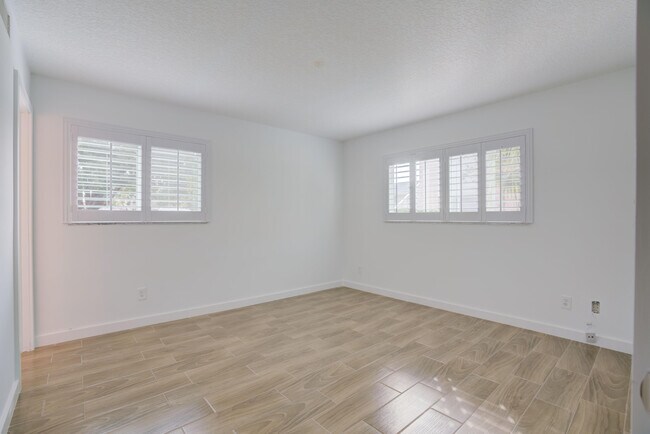 Building Photo - 18081 SE Country Club Dr