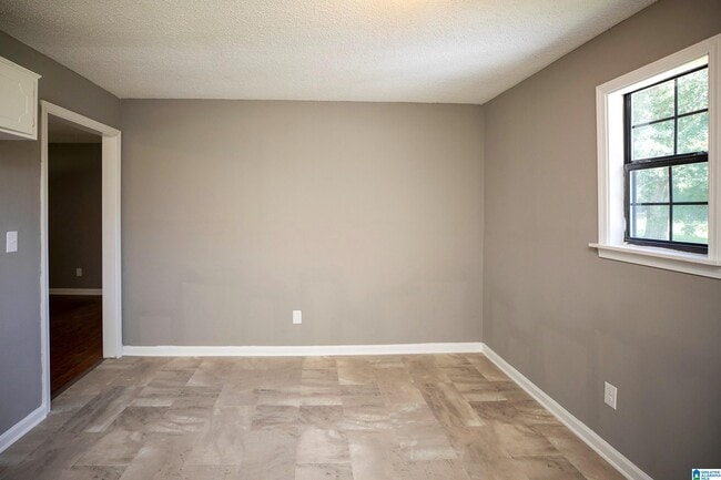 Building Photo - 95 Meadow Ln