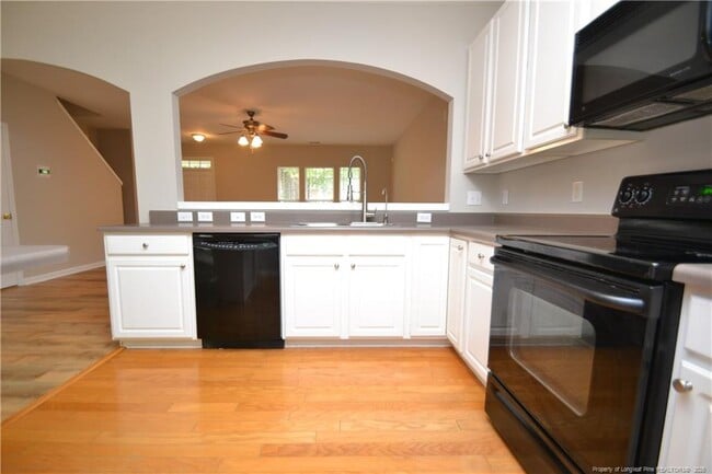 Building Photo - 600 Walnut Woods Dr