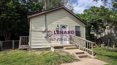 Building Photo - Chestnut St. Houses