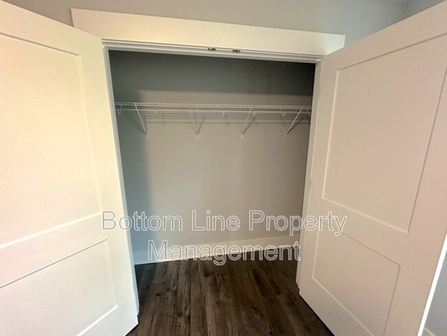 Building Photo - 3814 Starmount Ave