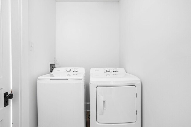 Building Photo - 1448 N Illinois St