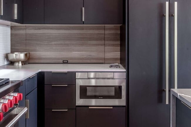 Building Photo - Modern Luxury Rental with Unobstructed Flatiron Views