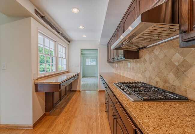 Building Photo - Valmonte 3 bed/3 bath Home plus guest house.