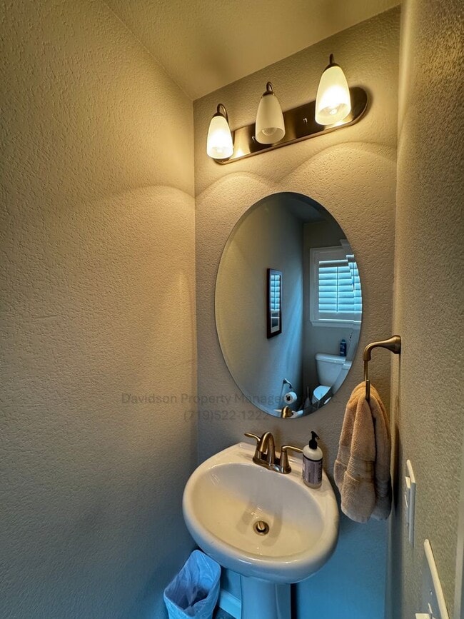 Building Photo - Stunning 3 Bedroom Patio Home Located in N...