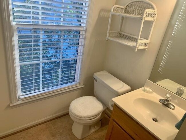 Building Photo - 110 Park Oaks Ct