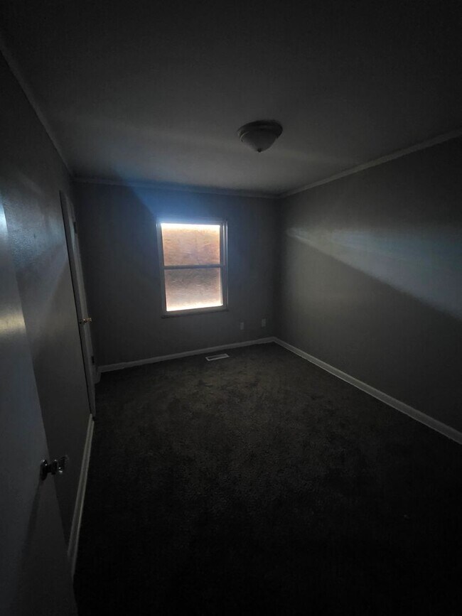 Building Photo - LIMITED TIME**1/2 OFF DEPOSIT**