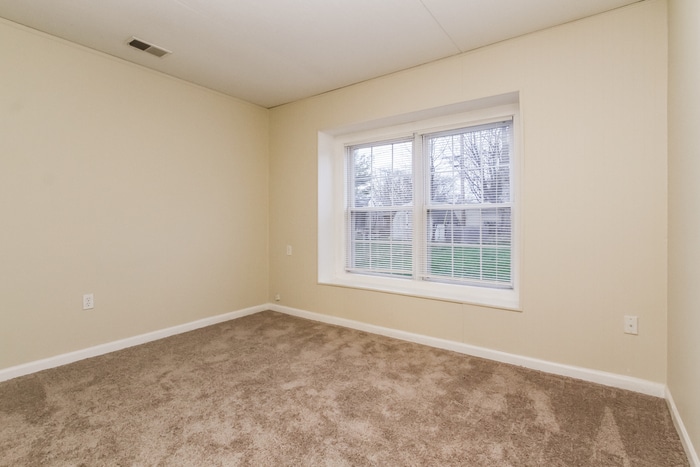 Building Photo - 839 Middle Dr