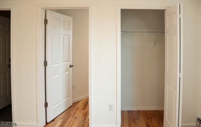 Building Photo - 373 6th Ave W