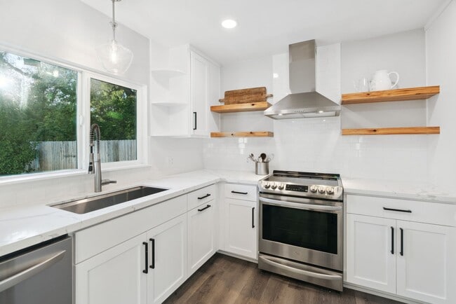 Building Photo - Classicly Charming Remodeled Garden Tract ...