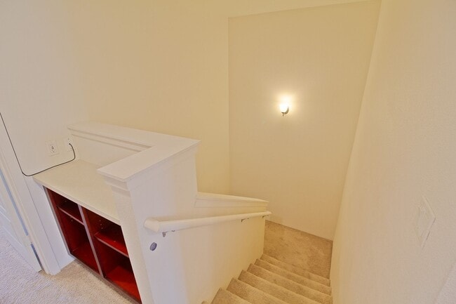Building Photo - 3BD/2.5BA/Townhome with Private Patio and ...
