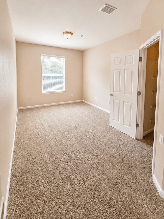 Building Photo - 3338 Robert Trent Jones Dr