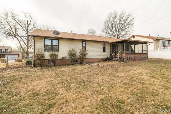 Building Photo - 2018 Creekpoint Dr