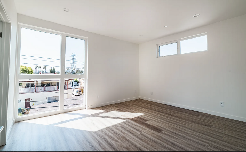 Building Photo - 2555 Thurman Ave
