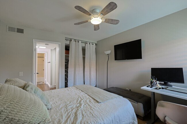 Building Photo - 2 Bed / 2 Bath Condo for Rent – Mission Valley