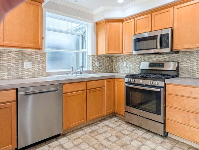 Building Photo - 11625 Center Rd