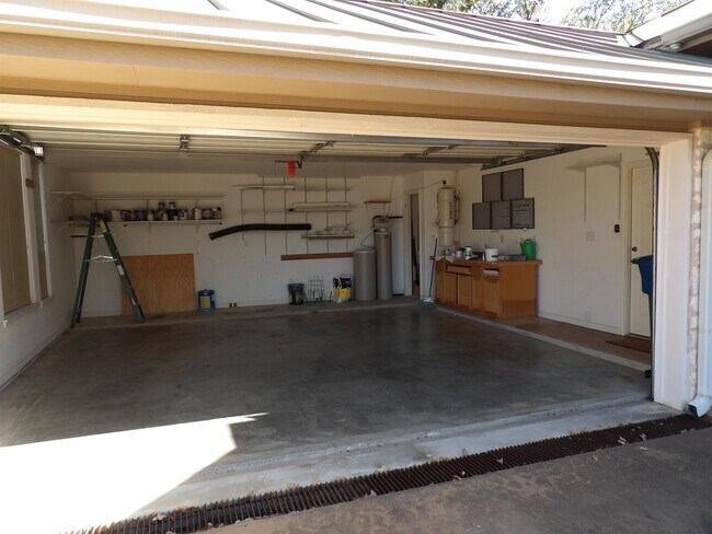 Building Photo - 209 Big Spur S