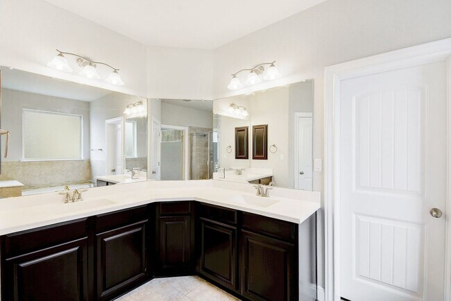 Building Photo - 5644 Siragusa Dr