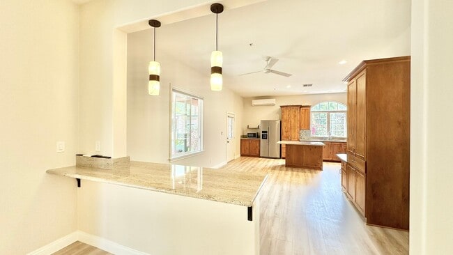Building Photo - Stunning Fully Detached Casita on Private ...